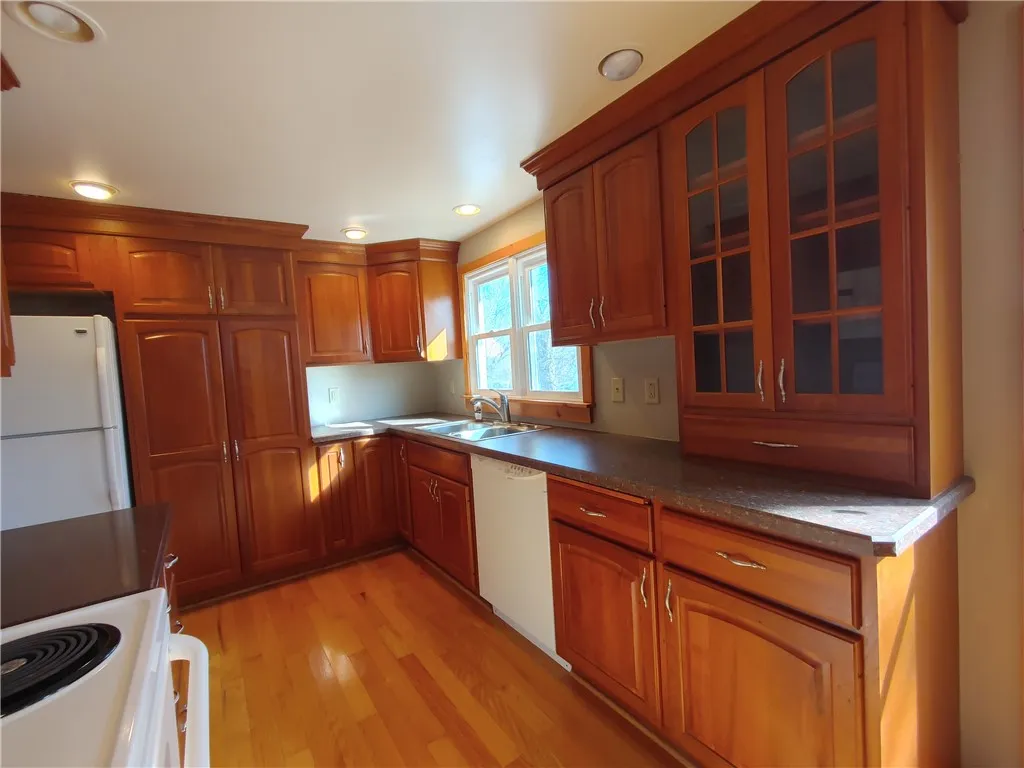 1955 Roosevelt Highway, Clarkson, New York 14468, Clarkson, New York 14468, 3 Bedrooms Bedrooms, 5 Rooms Rooms,1 BathroomBathrooms,Residential,Closed,1955 Roosevelt Highway, Clarkson, New York 14468,R1592213