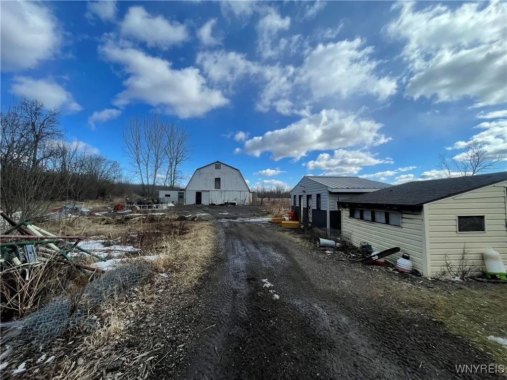 6721 Aiken Road, Pendleton, New York 14094, Pendleton, New York 14094, 4 Bedrooms Bedrooms, 7 Rooms Rooms,2 BathroomsBathrooms,Residential,For Sale,6721 Aiken Road, Pendleton, New York 14094,0,B1591924