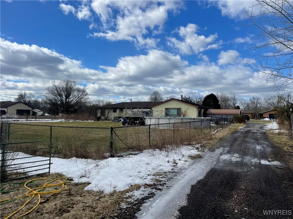 6721 Aiken Road, Pendleton, New York 14094, Pendleton, New York 14094, 4 Bedrooms Bedrooms, 7 Rooms Rooms,2 BathroomsBathrooms,Residential,For Sale,6721 Aiken Road, Pendleton, New York 14094,0,B1591924