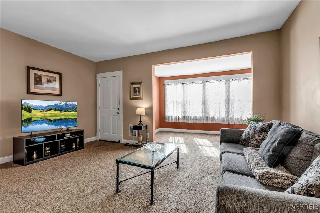 284 Hartwell Road, Buffalo, New York 14216, Buffalo, New York 14216, 5 Bedrooms Bedrooms, ,2 BathroomsBathrooms,Residential,Closed,284 Hartwell Road, Buffalo, New York 14216,0,B1592204
