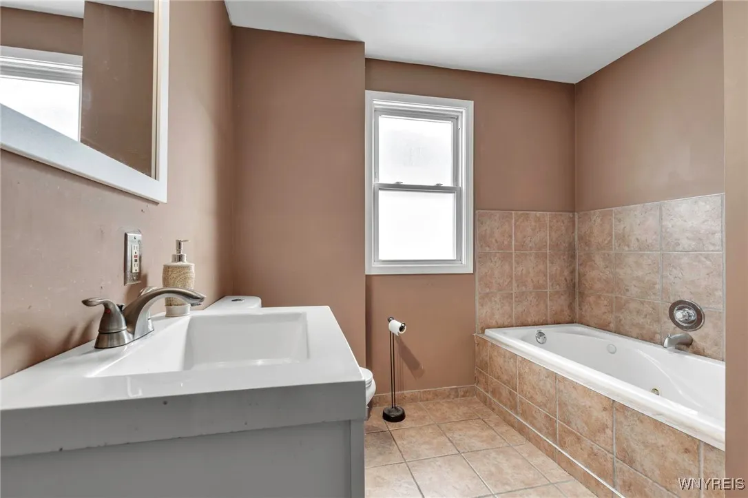 284 Hartwell Road, Buffalo, New York 14216, Buffalo, New York 14216, 5 Bedrooms Bedrooms, ,2 BathroomsBathrooms,Residential,Closed,284 Hartwell Road, Buffalo, New York 14216,0,B1592204