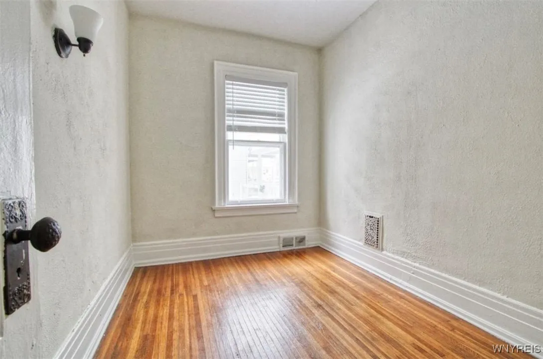 352 Auburn Avenue, Buffalo, New York 14213, Buffalo, New York 14213, 3 Bedrooms Bedrooms, 5 Rooms Rooms,1 BathroomBathrooms,Residential Lease,Closed,352 Auburn Avenue, Buffalo, New York 14213,0,B1591797