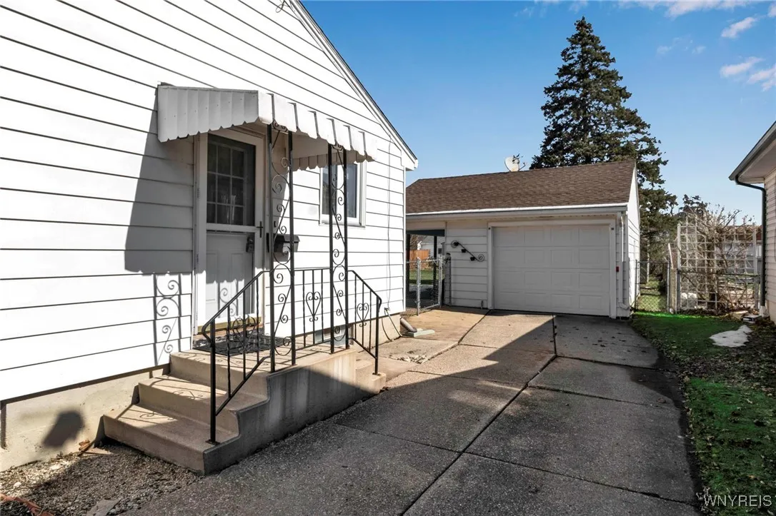 1341 Master Street, North Tonawanda, New York 1412, North Tonawanda, New York 14120, 3 Bedrooms Bedrooms, 7 Rooms Rooms,1 BathroomBathrooms,Residential,Closed,1341 Master Street, North Tonawanda, New York 1412,0,B1592461