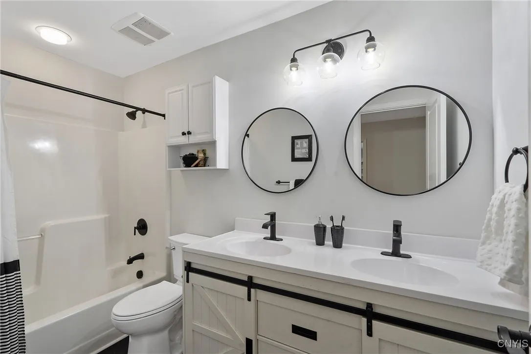 Second Floor Full Bathroom