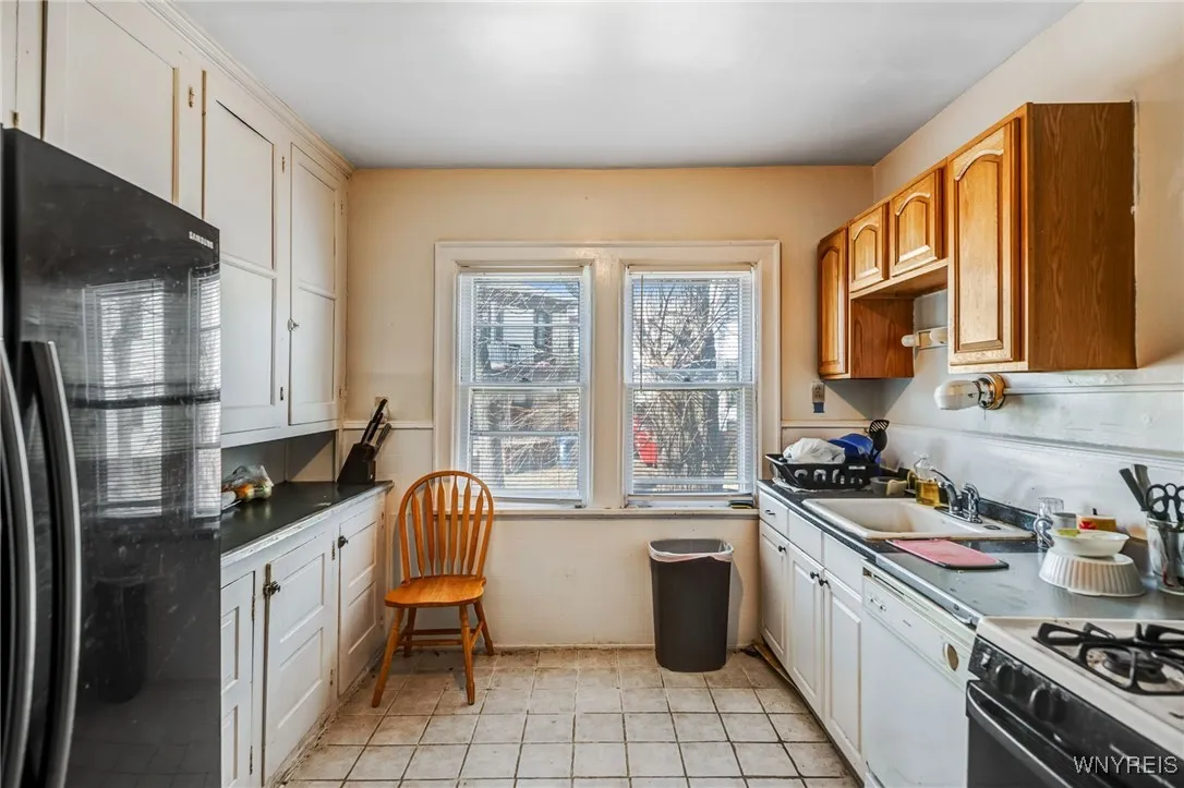 267 Humboldt Parkway, Buffalo, New York 14208, Buffalo, New York 14208, 6 Bedrooms Bedrooms, ,2 BathroomsBathrooms,Residential,Closed,267 Humboldt Parkway, Buffalo, New York 14208,0,B1592599