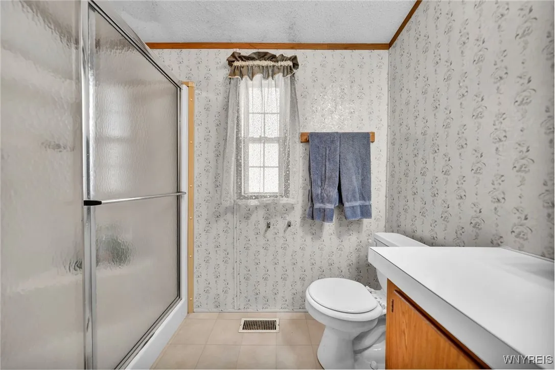 Walk in shower with built in bench.