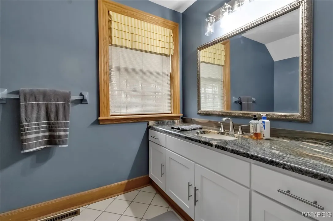 2nd Floor ensuite
