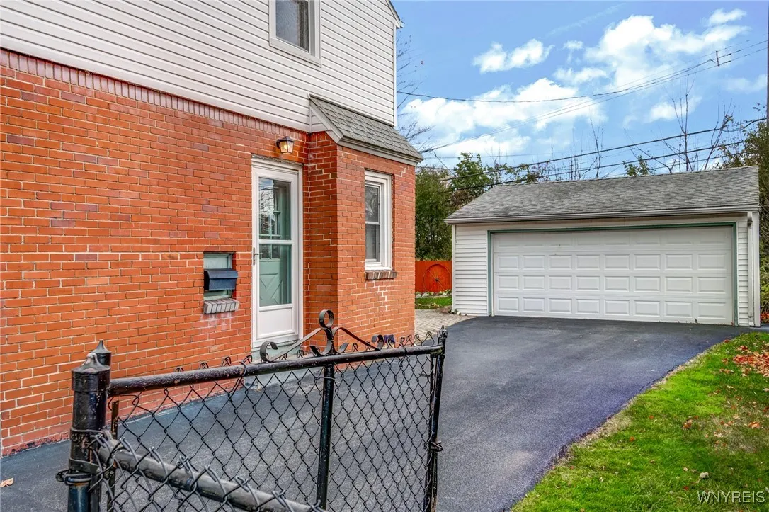 27 Truesdale Road, Tonawanda-town, New York 14223, Tonawanda, New York 14223, 3 Bedrooms Bedrooms, 6 Rooms Rooms,1 BathroomBathrooms,Residential,Closed,27 Truesdale Road, Tonawanda-town, New York 14223,0,B1592649