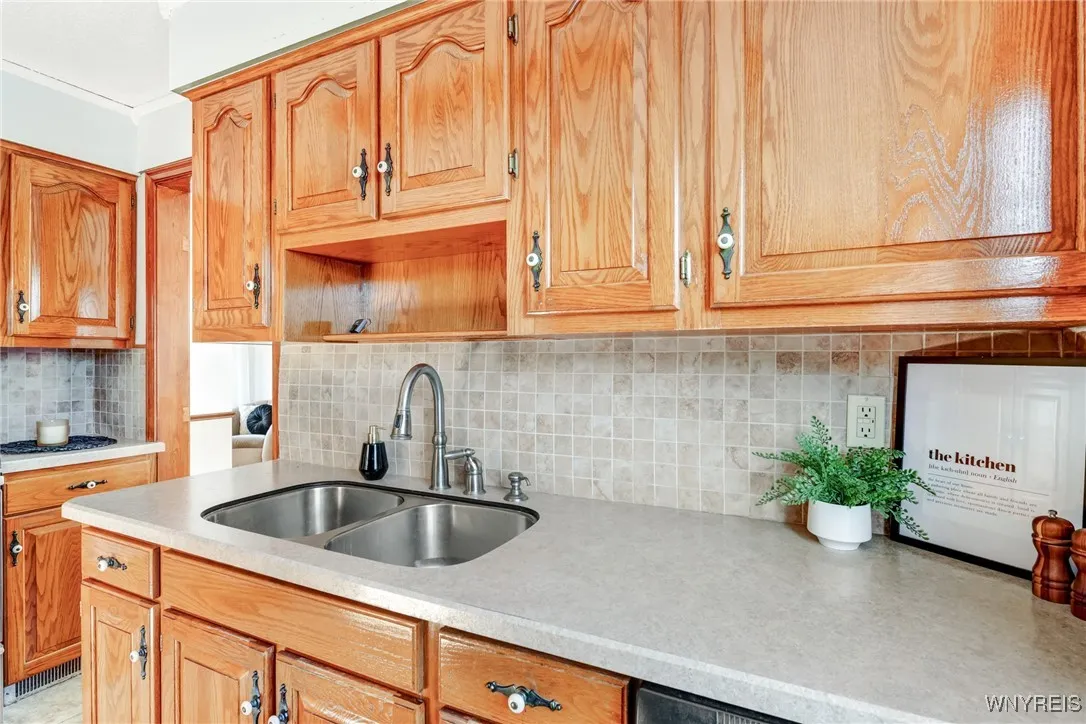 27 Truesdale Road, Tonawanda-town, New York 14223, Tonawanda, New York 14223, 3 Bedrooms Bedrooms, 6 Rooms Rooms,1 BathroomBathrooms,Residential,Closed,27 Truesdale Road, Tonawanda-town, New York 14223,0,B1592649