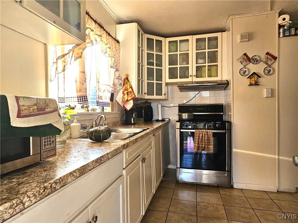 1555 Neilson, Utica, New York 13501, Utica, New York 13501, 4 Bedrooms Bedrooms, 7 Rooms Rooms,1 BathroomBathrooms,Residential,Closed,1555 Neilson, Utica, New York 13501,S1592655