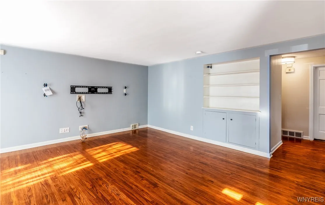 203 Forbes Avenue, Tonawanda-town, New York 14150, Tonawanda, New York 14150, 4 Bedrooms Bedrooms, 7 Rooms Rooms,2 BathroomsBathrooms,Residential,Closed,203 Forbes Avenue, Tonawanda-town, New York 14150,0,B1591698
