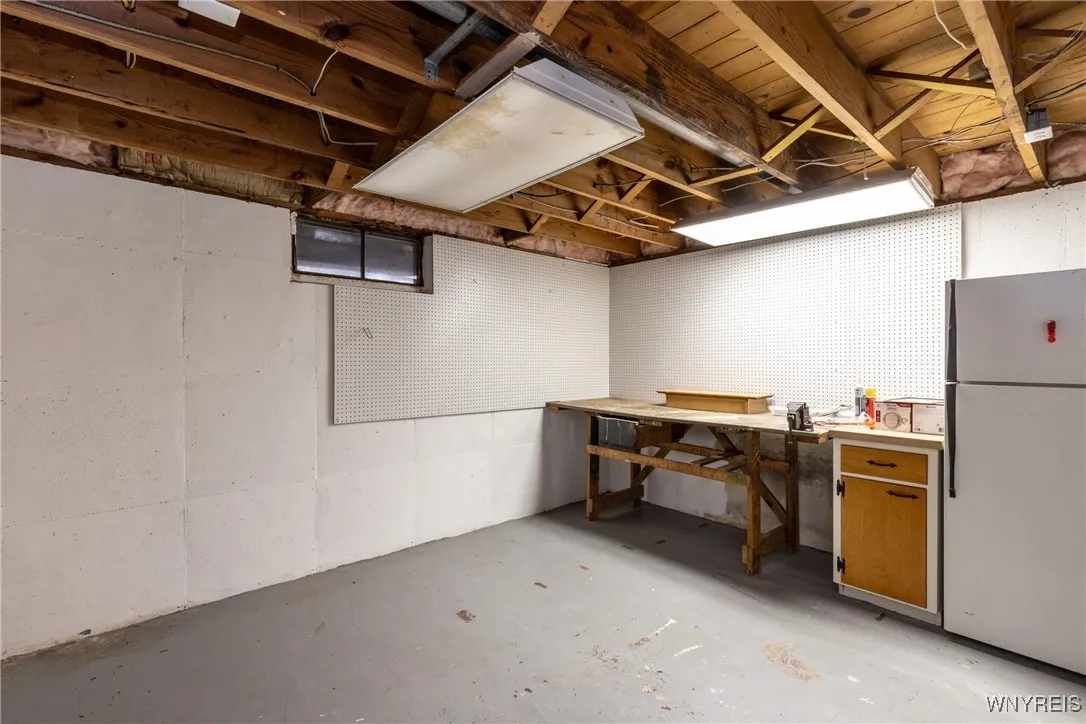 2nd refrigerator is included