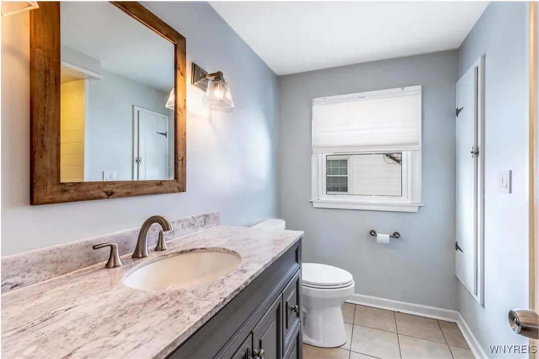 2nd floor full bathroom