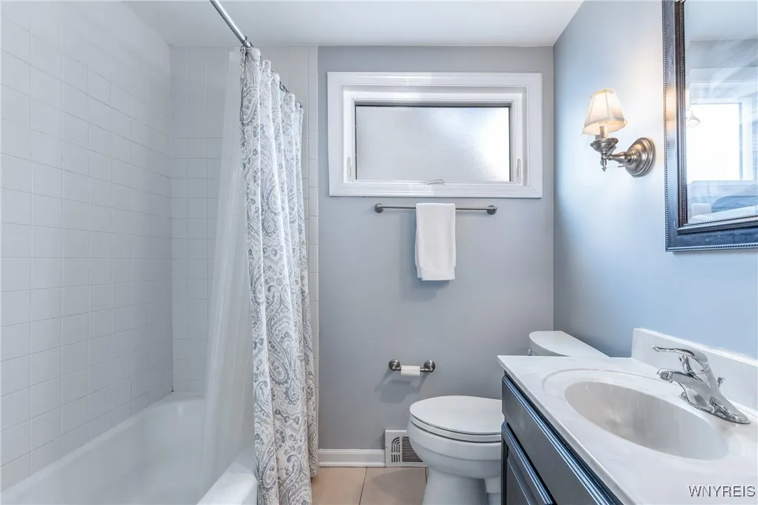 1st floor full bathroom