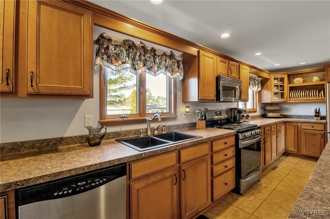 3538 Heatherwood Drive, Hamburg, New York 14075, Hamburg, New York 14075, 3 Bedrooms Bedrooms, 9 Rooms Rooms,2 BathroomsBathrooms,Residential,Closed,3538 Heatherwood Drive, Hamburg, New York 14075,0,B1592393