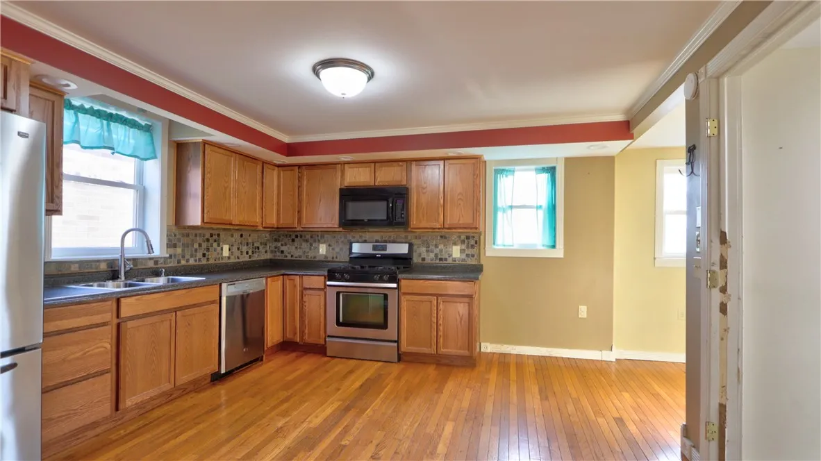 37 Exchange Street, Geneva-city, New York 14456, Geneva City, New York 14456, 3 Bedrooms Bedrooms, 7 Rooms Rooms,2 BathroomsBathrooms,Residential,Closed,37 Exchange Street, Geneva-city, New York 14456,R1592501
