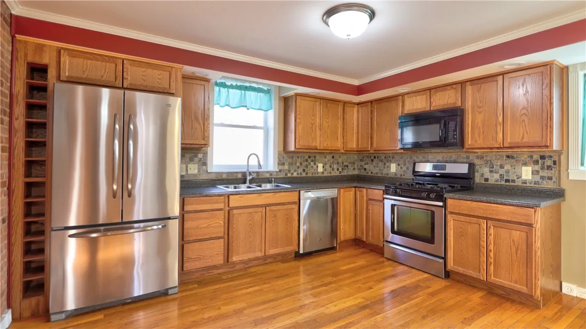 37 Exchange Street, Geneva-city, New York 14456, Geneva City, New York 14456, 3 Bedrooms Bedrooms, 7 Rooms Rooms,2 BathroomsBathrooms,Residential,Closed,37 Exchange Street, Geneva-city, New York 14456,R1592501