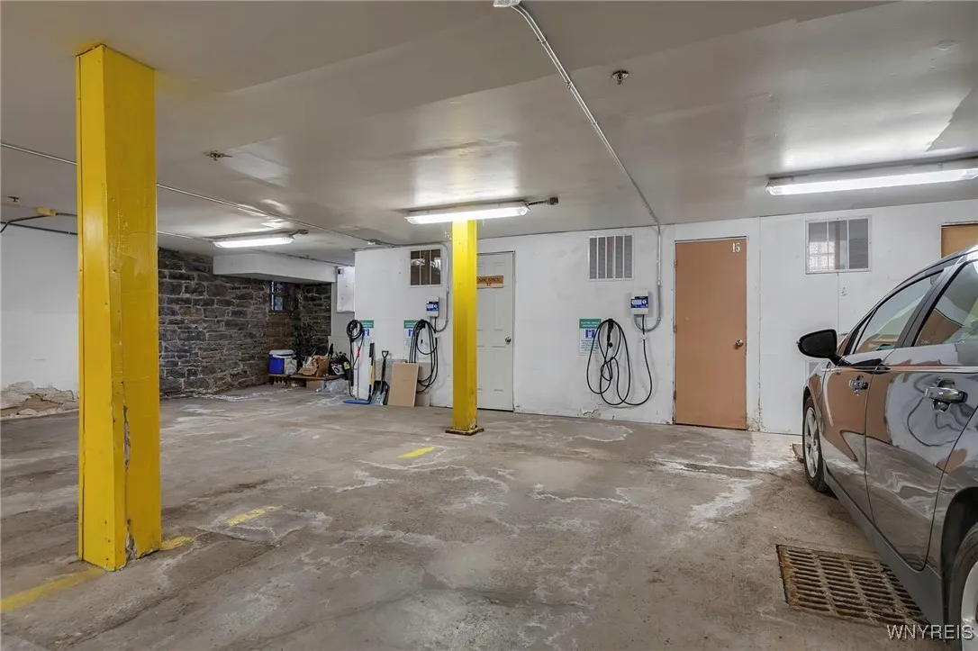 233 Richmond Avenue 15, Buffalo, New York 14222, Buffalo, New York 14222, 2 Bedrooms Bedrooms, 5 Rooms Rooms,1 BathroomBathrooms,Residential,Closed,233 Richmond Avenue 15, Buffalo, New York 14222,0,B1592436