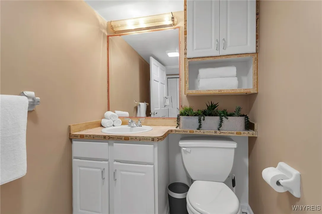 233 Richmond Avenue 15, Buffalo, New York 14222, Buffalo, New York 14222, 2 Bedrooms Bedrooms, 5 Rooms Rooms,1 BathroomBathrooms,Residential,Closed,233 Richmond Avenue 15, Buffalo, New York 14222,0,B1592436