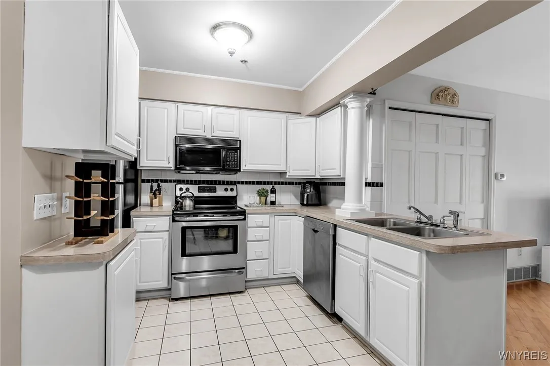 233 Richmond Avenue 15, Buffalo, New York 14222, Buffalo, New York 14222, 2 Bedrooms Bedrooms, 5 Rooms Rooms,1 BathroomBathrooms,Residential,Closed,233 Richmond Avenue 15, Buffalo, New York 14222,0,B1592436