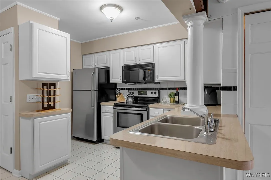 233 Richmond Avenue 15, Buffalo, New York 14222, Buffalo, New York 14222, 2 Bedrooms Bedrooms, 5 Rooms Rooms,1 BathroomBathrooms,Residential,Closed,233 Richmond Avenue 15, Buffalo, New York 14222,0,B1592436