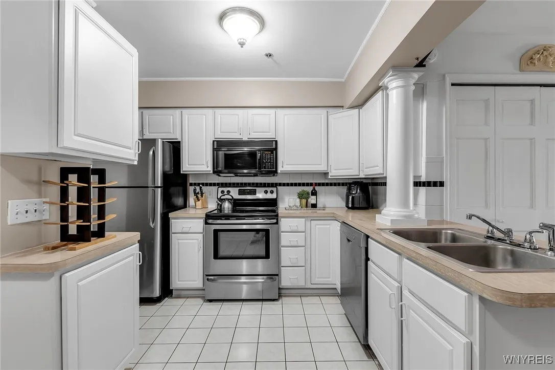 233 Richmond Avenue 15, Buffalo, New York 14222, Buffalo, New York 14222, 2 Bedrooms Bedrooms, 5 Rooms Rooms,1 BathroomBathrooms,Residential,Closed,233 Richmond Avenue 15, Buffalo, New York 14222,0,B1592436