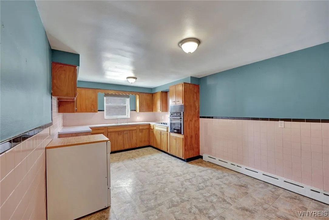 Huge eat-in kitchens in all units