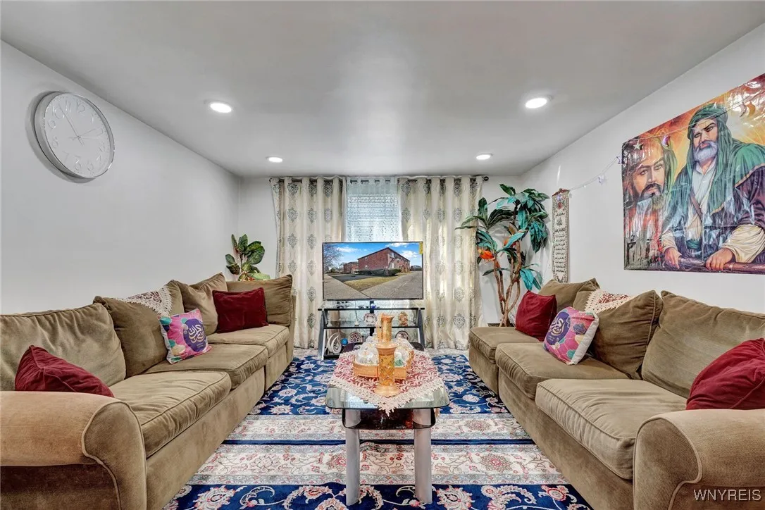 Unit #1 living rm