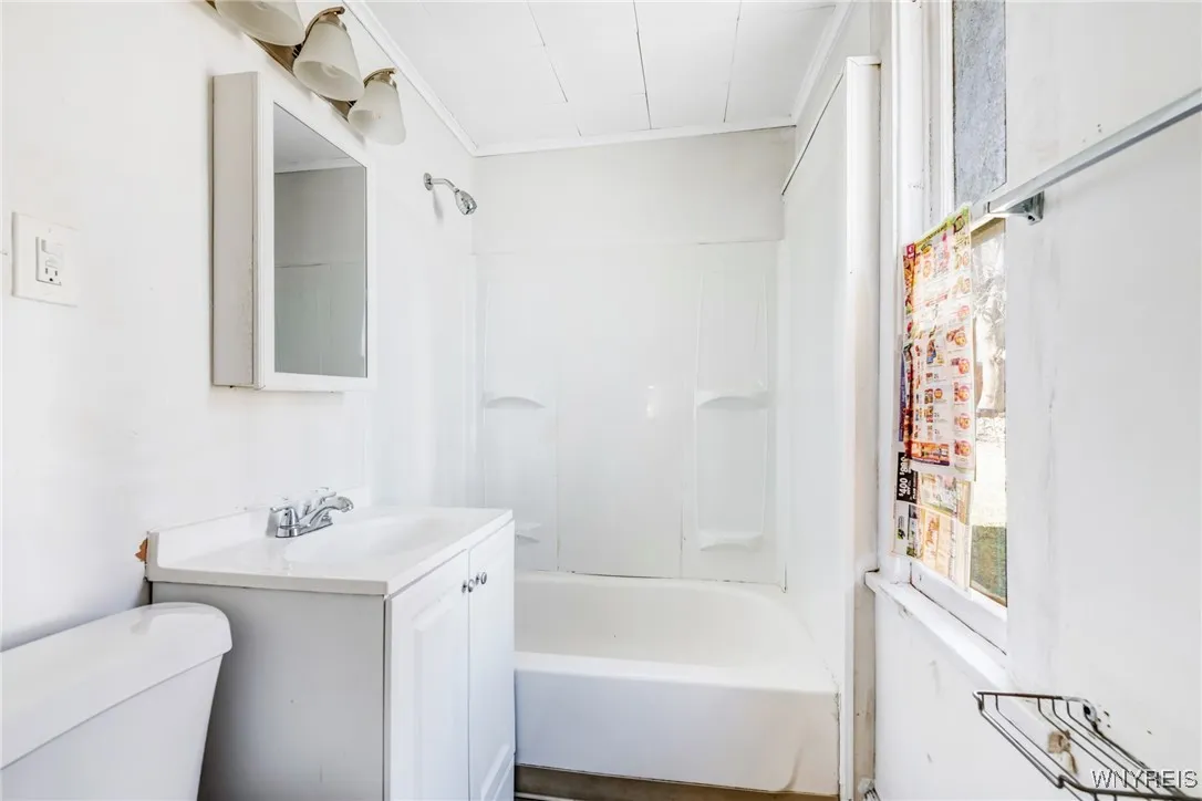 200 Locust Street, Buffalo, New York 14204, Buffalo, New York 14204, 3 Bedrooms Bedrooms, 6 Rooms Rooms,1 BathroomBathrooms,Residential,Closed,200 Locust Street, Buffalo, New York 14204,0,B1592936