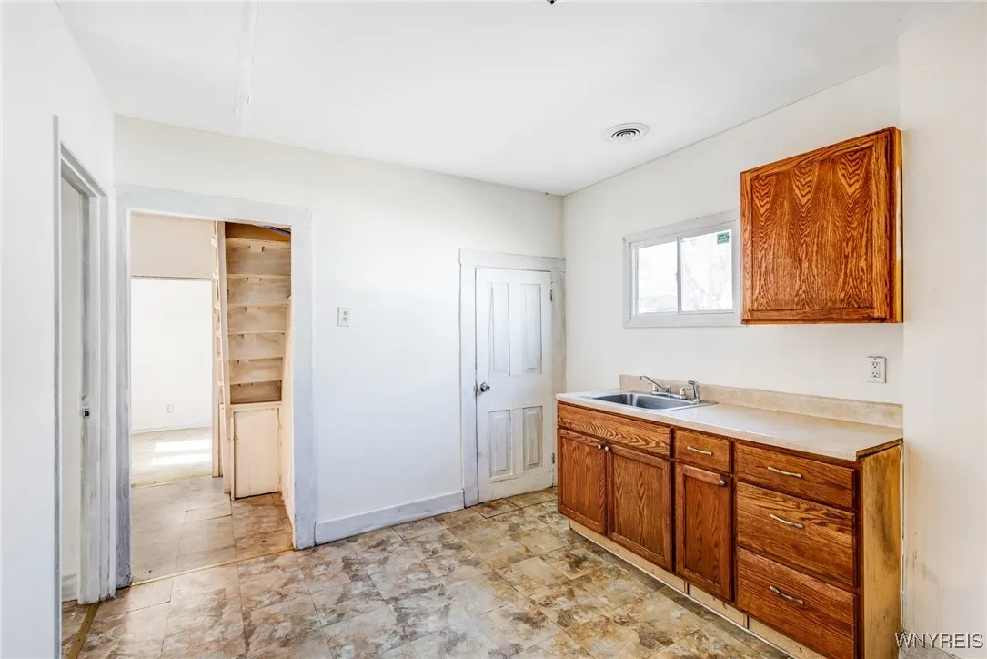 200 Locust Street, Buffalo, New York 14204, Buffalo, New York 14204, 3 Bedrooms Bedrooms, 6 Rooms Rooms,1 BathroomBathrooms,Residential,Closed,200 Locust Street, Buffalo, New York 14204,0,B1592936