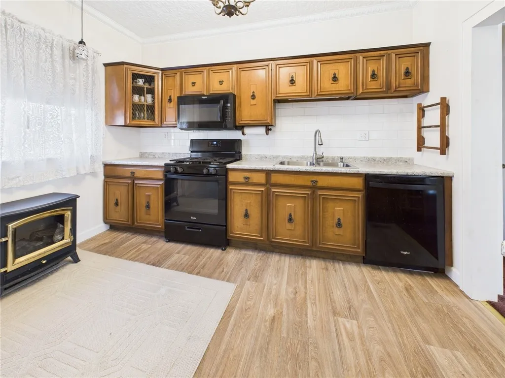 288 Fall Street, Seneca Falls, New York 13148, Seneca Falls, New York 13148, 3 Bedrooms Bedrooms, 8 Rooms Rooms,1 BathroomBathrooms,Residential,Closed,288 Fall Street, Seneca Falls, New York 13148,0,R1592757