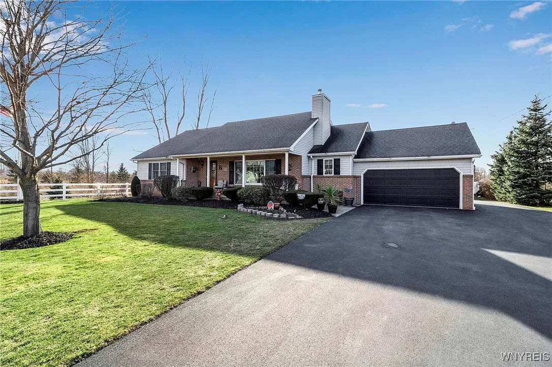 7070 Goodrich Road, Clarence, New York 14032, Clarence, New York 14032, 3 Bedrooms Bedrooms, 9 Rooms Rooms,2 BathroomsBathrooms,Residential,Closed,7070 Goodrich Road, Clarence, New York 14032,0,B1592731