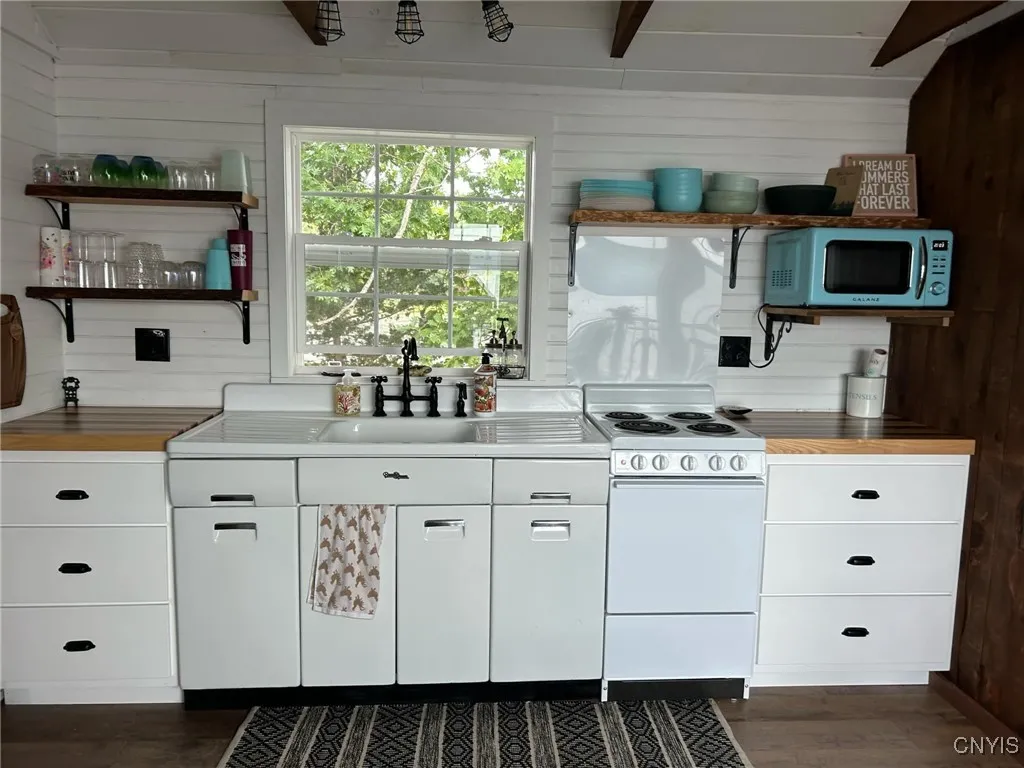 1 Prince, Hammond, New York 13664, Hammond, New York 13664, 3 Bedrooms Bedrooms, 5 Rooms Rooms,1 BathroomBathrooms,Residential,Closed,1 Prince, Hammond, New York 13664,0,S1592961