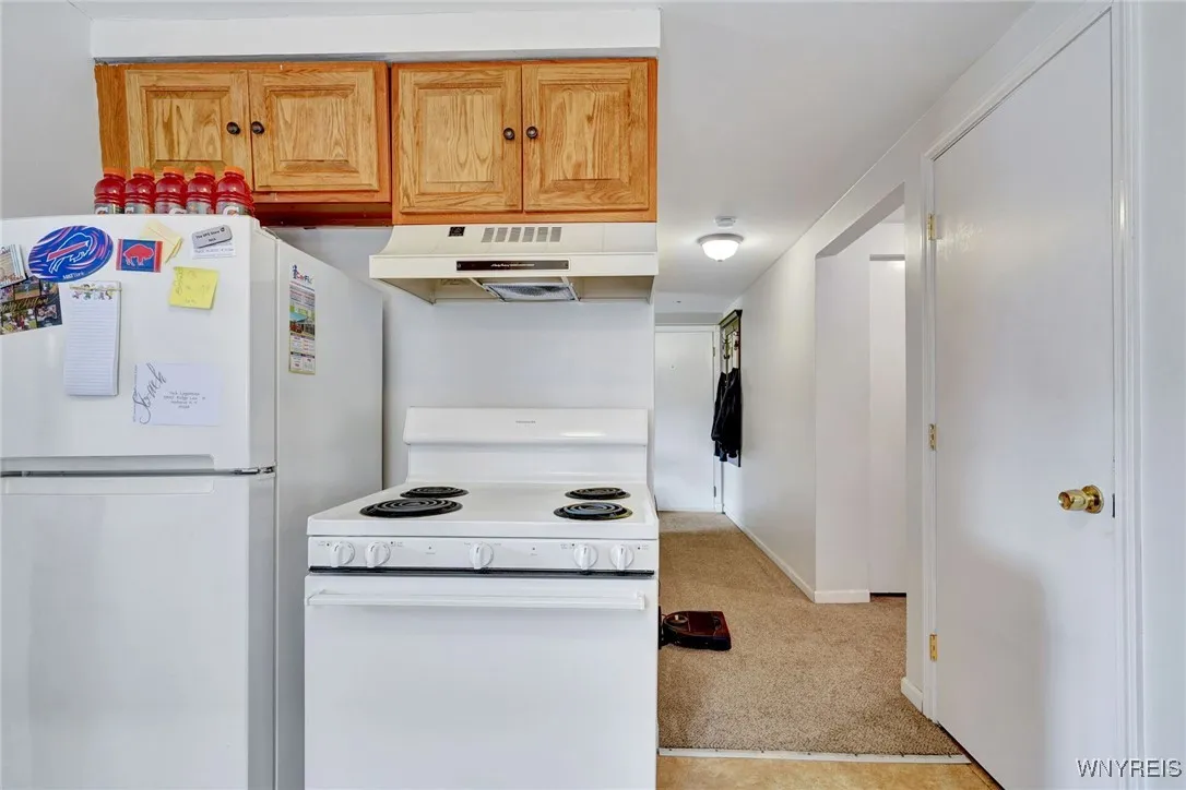 3900 Ridge Lea Road B, Amherst, New York 14228, Amherst, New York 14228, 1 Bedroom Bedrooms, 3 Rooms Rooms,1 BathroomBathrooms,Residential,Closed,3900 Ridge Lea Road B, Amherst, New York 14228,0,B1591938