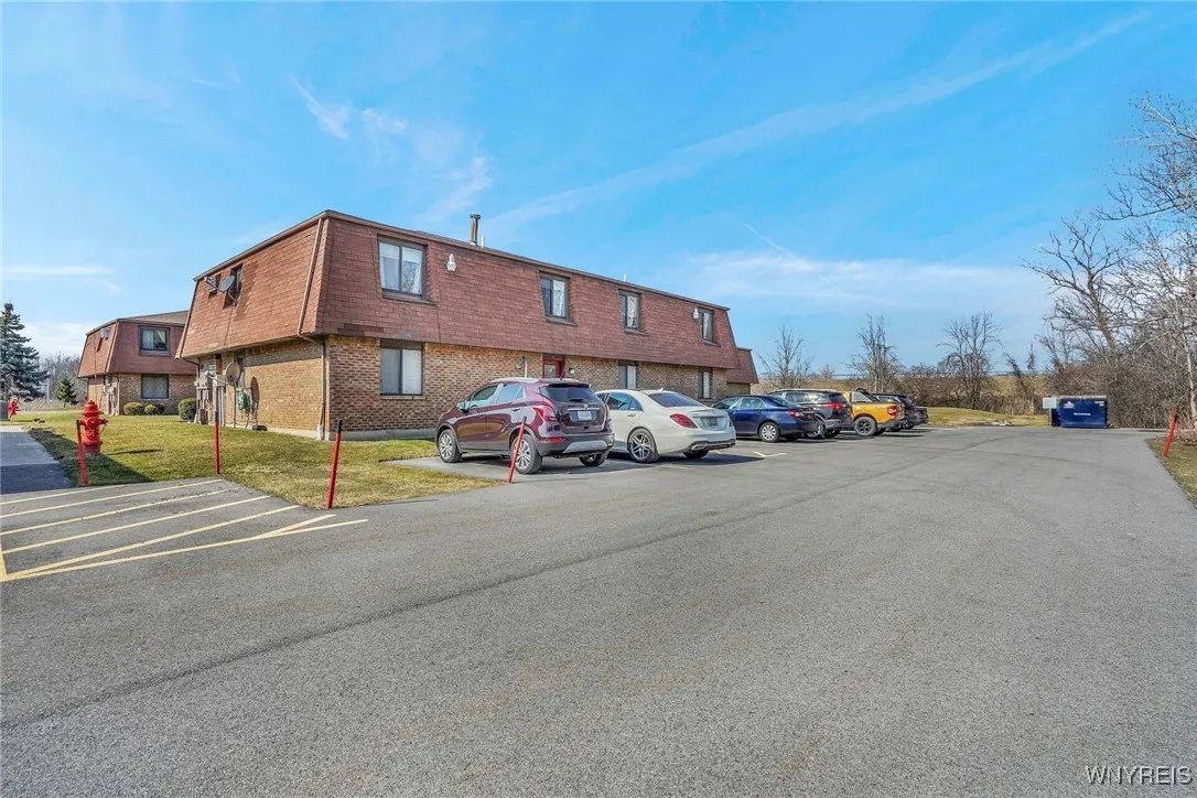 3900 Ridge Lea Road B, Amherst, New York 14228, Amherst, New York 14228, 1 Bedroom Bedrooms, 3 Rooms Rooms,1 BathroomBathrooms,Residential,Closed,3900 Ridge Lea Road B, Amherst, New York 14228,0,B1591938