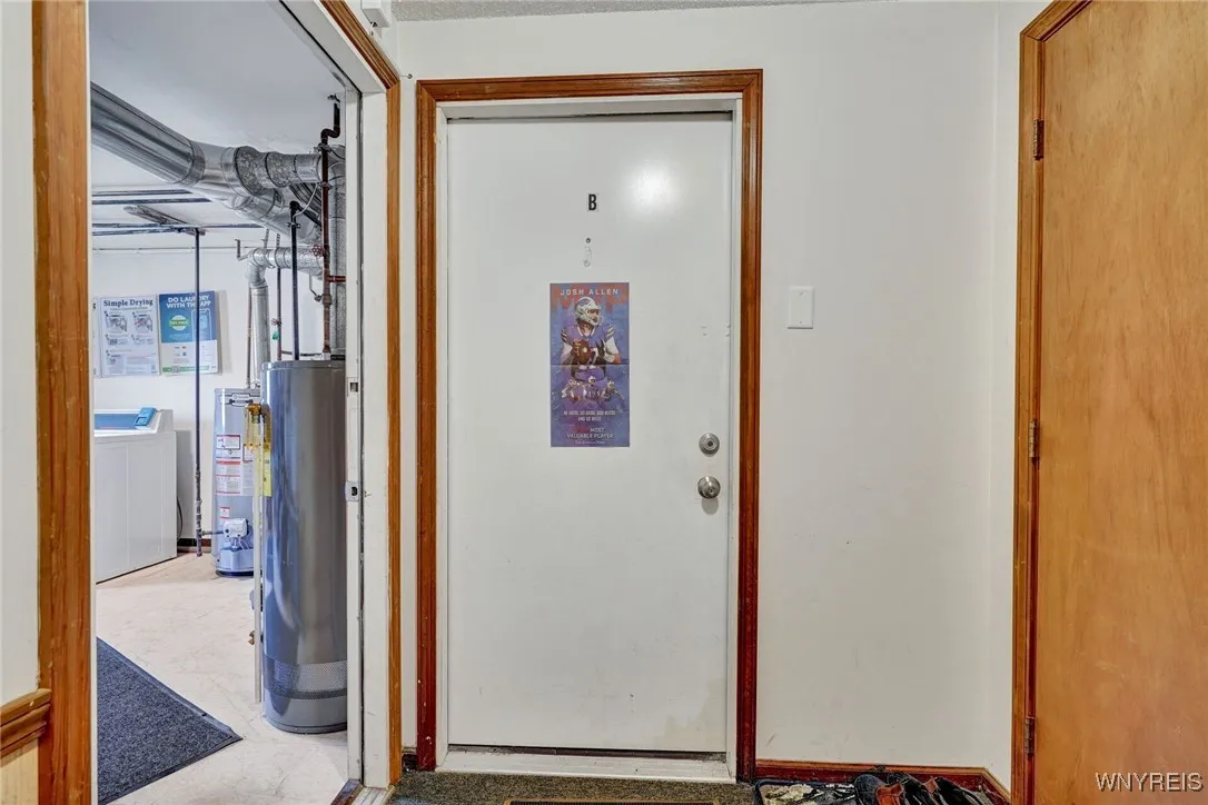 3900 Ridge Lea Road B, Amherst, New York 14228, Amherst, New York 14228, 1 Bedroom Bedrooms, 3 Rooms Rooms,1 BathroomBathrooms,Residential,Closed,3900 Ridge Lea Road B, Amherst, New York 14228,0,B1591938