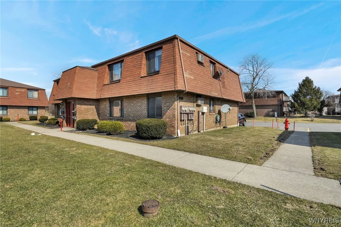 3900 Ridge Lea Road B, Amherst, New York 14228, Amherst, New York 14228, 1 Bedroom Bedrooms, 3 Rooms Rooms,1 BathroomBathrooms,Residential,Closed,3900 Ridge Lea Road B, Amherst, New York 14228,0,B1591938