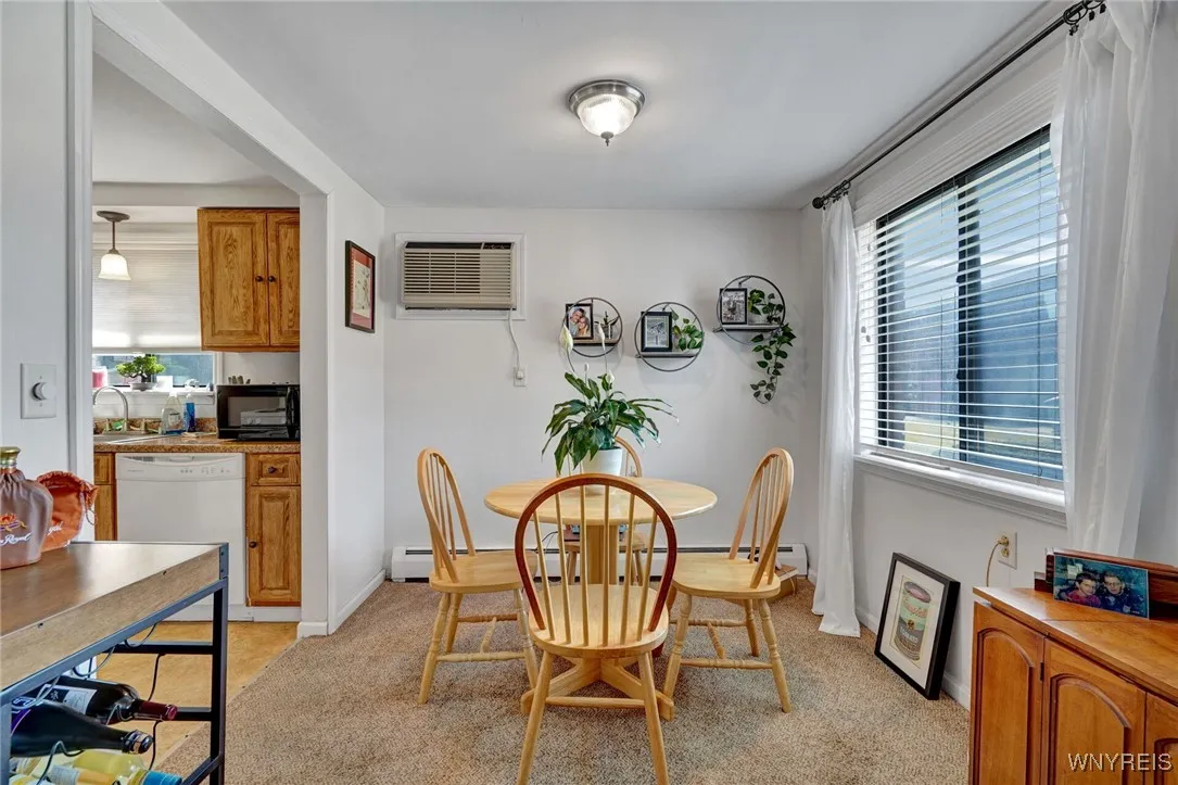 3900 Ridge Lea Road B, Amherst, New York 14228, Amherst, New York 14228, 1 Bedroom Bedrooms, 3 Rooms Rooms,1 BathroomBathrooms,Residential,Closed,3900 Ridge Lea Road B, Amherst, New York 14228,0,B1591938