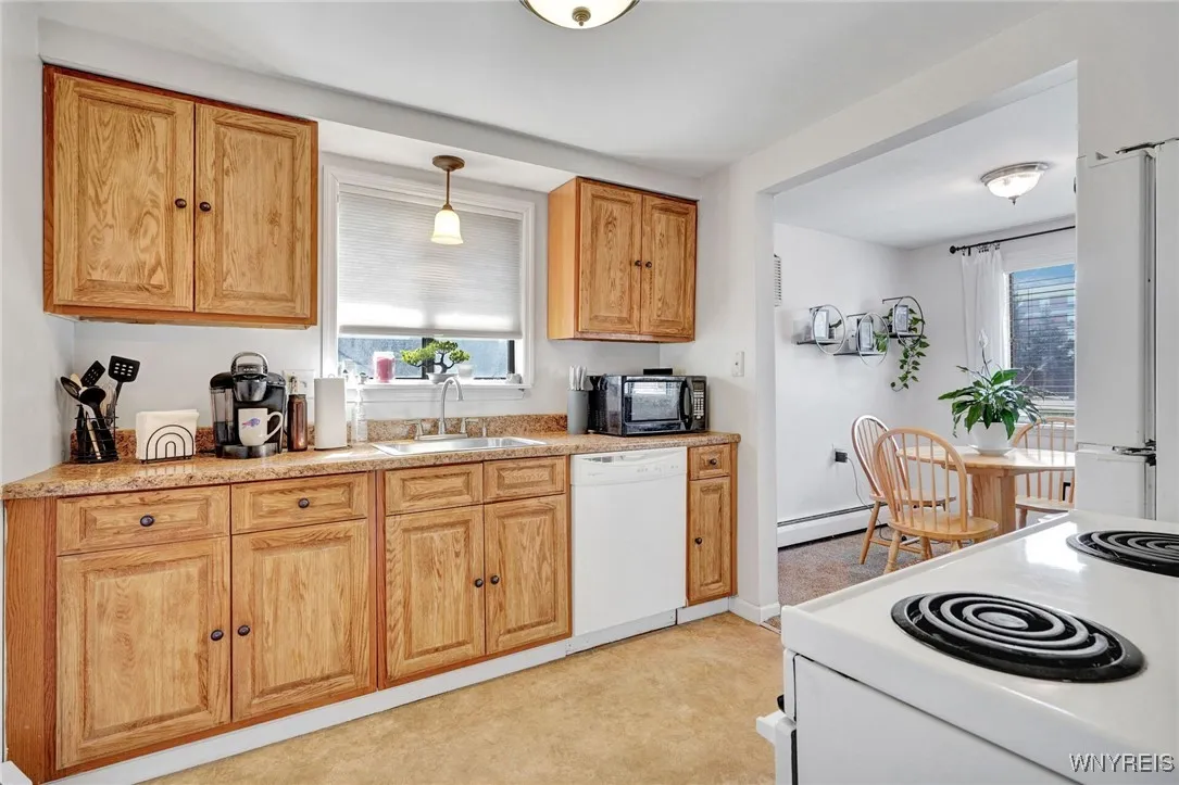 3900 Ridge Lea Road B, Amherst, New York 14228, Amherst, New York 14228, 1 Bedroom Bedrooms, 3 Rooms Rooms,1 BathroomBathrooms,Residential,Closed,3900 Ridge Lea Road B, Amherst, New York 14228,0,B1591938