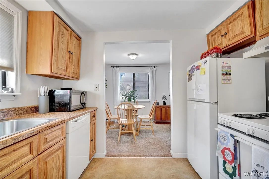 3900 Ridge Lea Road B, Amherst, New York 14228, Amherst, New York 14228, 1 Bedroom Bedrooms, 3 Rooms Rooms,1 BathroomBathrooms,Residential,Closed,3900 Ridge Lea Road B, Amherst, New York 14228,0,B1591938