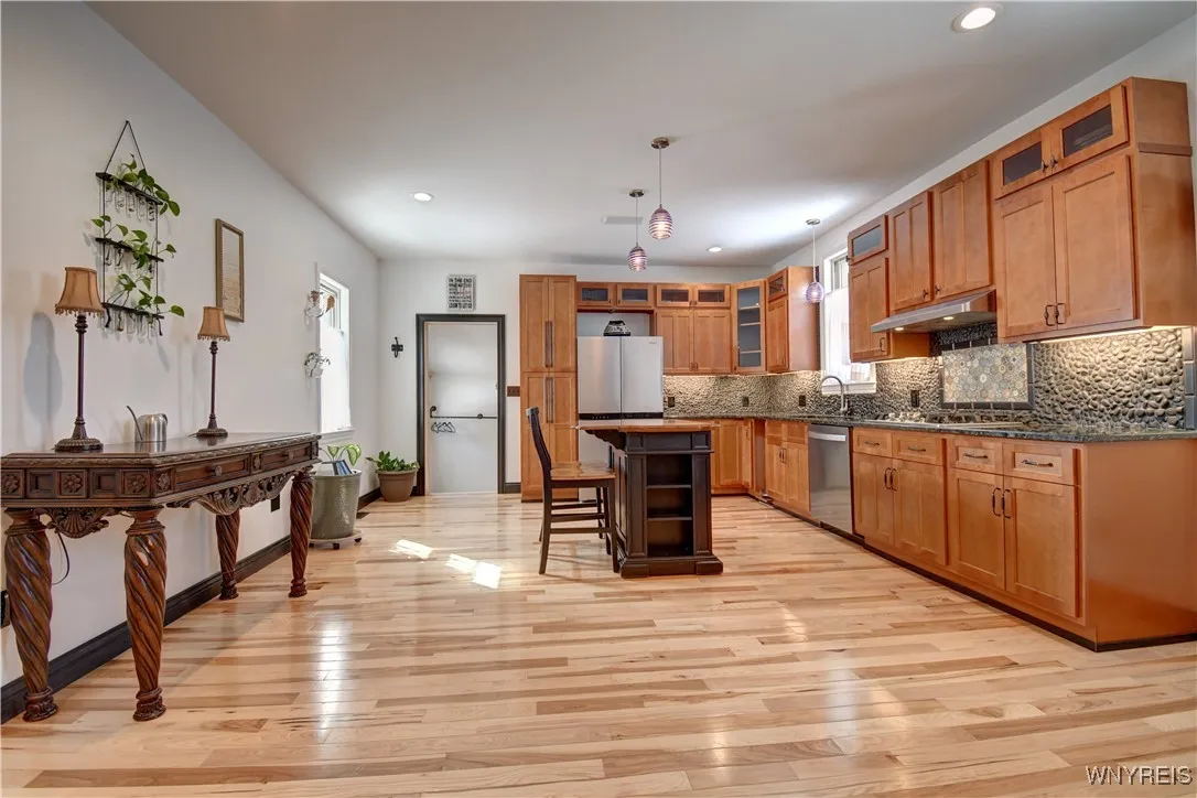 38 18th Street, Buffalo, New York 14213, Buffalo, New York 14213, 3 Bedrooms Bedrooms, 6 Rooms Rooms,2 BathroomsBathrooms,Residential,Closed,38 18th Street, Buffalo, New York 14213,0,B1592318