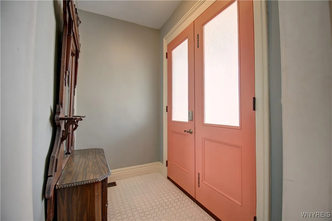38 18th Street, Buffalo, New York 14213, Buffalo, New York 14213, 3 Bedrooms Bedrooms, 6 Rooms Rooms,2 BathroomsBathrooms,Residential,Closed,38 18th Street, Buffalo, New York 14213,0,B1592318