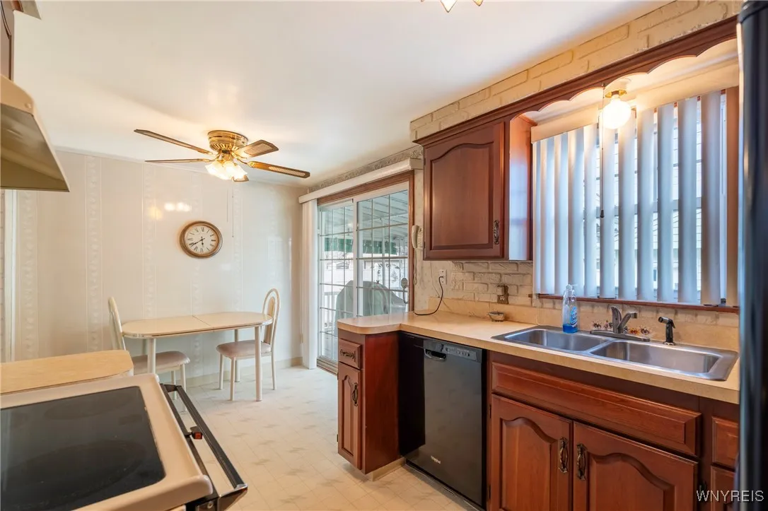 304 Traverse Boulevard, Tonawanda-town, New York 1, Tonawanda, New York 14223, 3 Bedrooms Bedrooms, 6 Rooms Rooms,1 BathroomBathrooms,Residential,Closed,304 Traverse Boulevard, Tonawanda-town, New York 1,0,B1593031