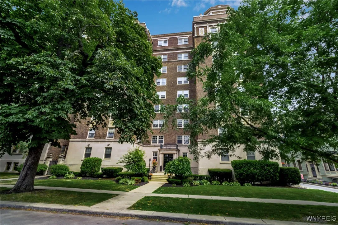 83 Bryant Street 8a, Buffalo, New York 14209, Buffalo, New York 14209, 2 Bedrooms Bedrooms, 5 Rooms Rooms,2 BathroomsBathrooms,Residential,For Sale,83 Bryant Street 8a, Buffalo, New York 14209,B1593230