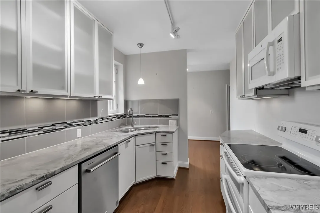 83 Bryant Street 8a, Buffalo, New York 14209, Buffalo, New York 14209, 2 Bedrooms Bedrooms, 5 Rooms Rooms,2 BathroomsBathrooms,Residential,For Sale,83 Bryant Street 8a, Buffalo, New York 14209,B1593230