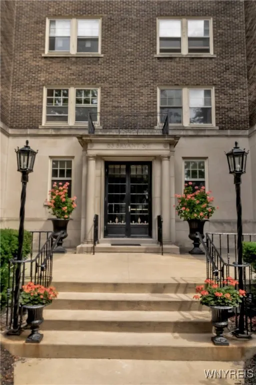 83 Bryant Street 8a, Buffalo, New York 14209, Buffalo, New York 14209, 2 Bedrooms Bedrooms, 5 Rooms Rooms,2 BathroomsBathrooms,Residential,For Sale,83 Bryant Street 8a, Buffalo, New York 14209,B1593230