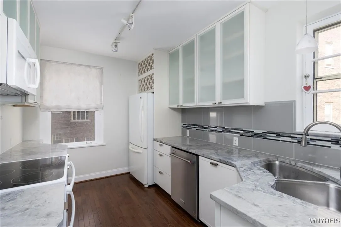 83 Bryant Street 8a, Buffalo, New York 14209, Buffalo, New York 14209, 2 Bedrooms Bedrooms, 5 Rooms Rooms,2 BathroomsBathrooms,Residential,For Sale,83 Bryant Street 8a, Buffalo, New York 14209,B1593230