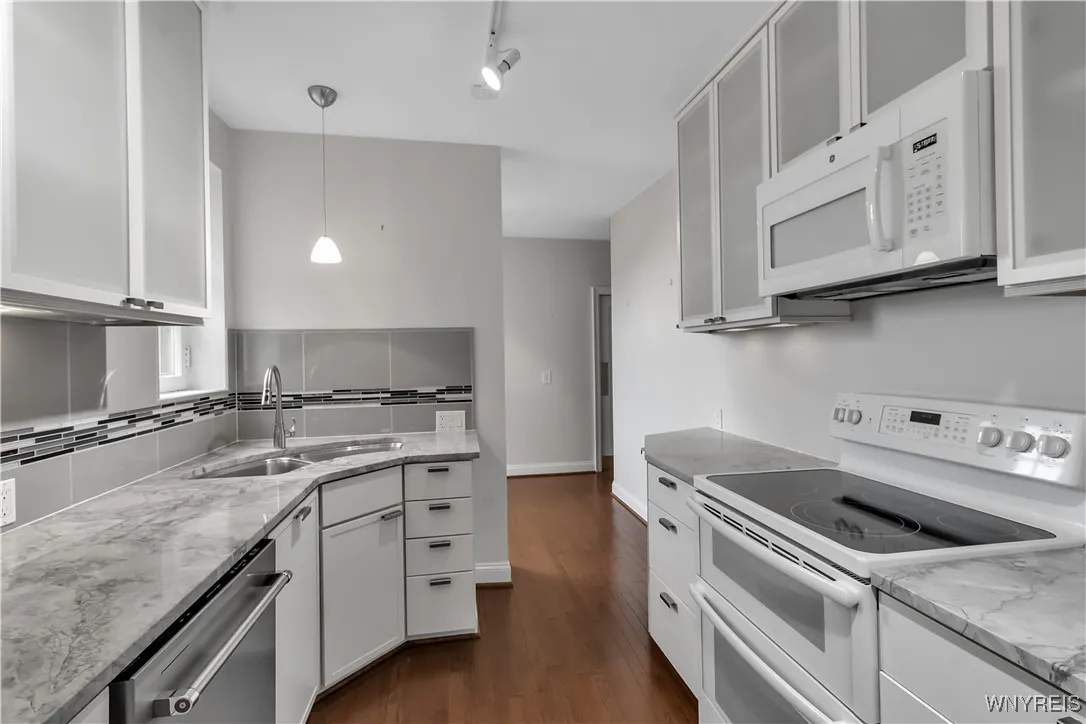 83 Bryant Street 8a, Buffalo, New York 14209, Buffalo, New York 14209, 2 Bedrooms Bedrooms, 5 Rooms Rooms,2 BathroomsBathrooms,Residential,For Sale,83 Bryant Street 8a, Buffalo, New York 14209,B1593230