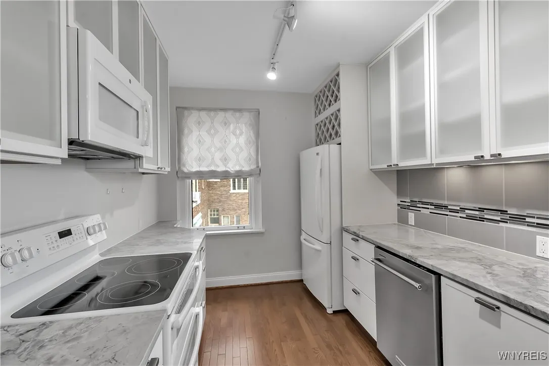 83 Bryant Street 8a, Buffalo, New York 14209, Buffalo, New York 14209, 2 Bedrooms Bedrooms, 5 Rooms Rooms,2 BathroomsBathrooms,Residential,For Sale,83 Bryant Street 8a, Buffalo, New York 14209,B1593230