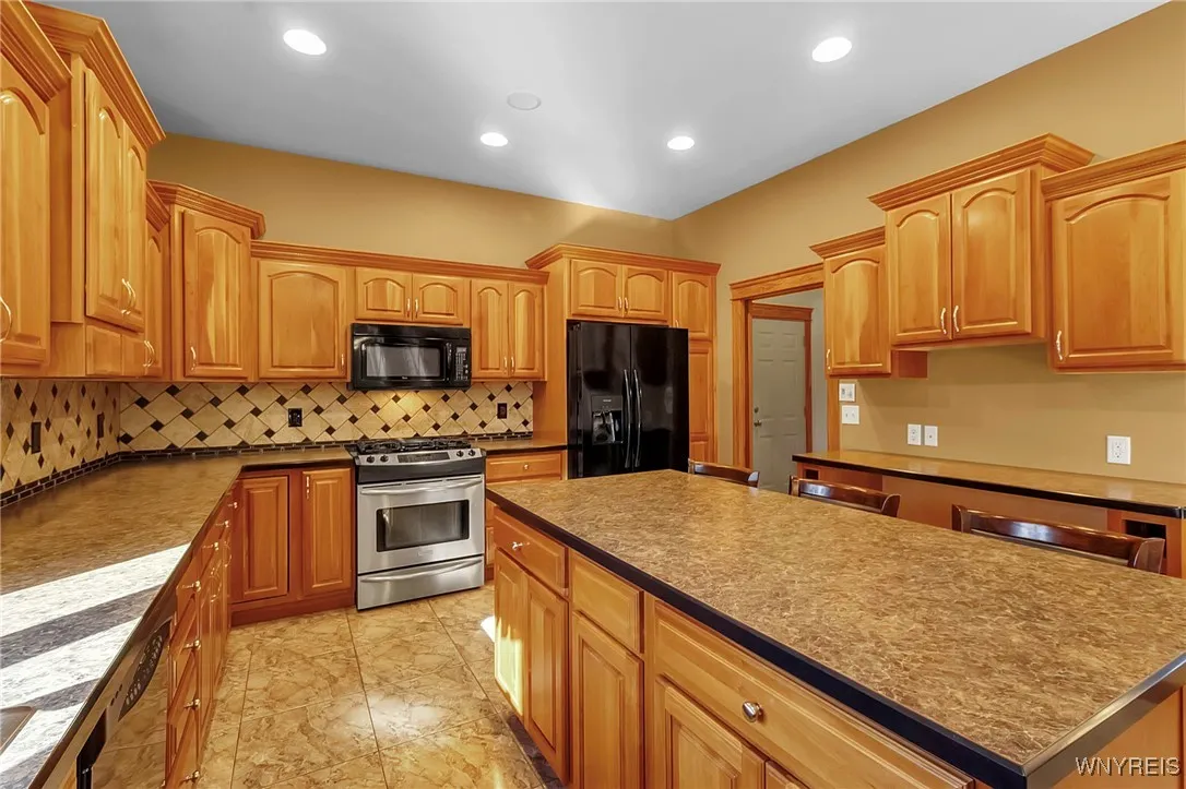 5403 Armor Duells Road, Orchard Park, New York 141, Orchard Park, New York 14127, 3 Bedrooms Bedrooms, 10 Rooms Rooms,2 BathroomsBathrooms,Residential,Closed,5403 Armor Duells Road, Orchard Park, New York 141,B1592983